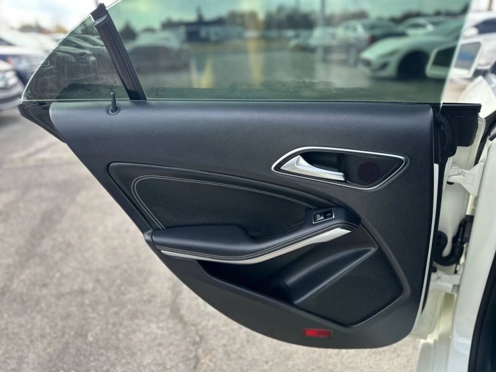 2014 Mercedes-Benz CLA-Class Image 21