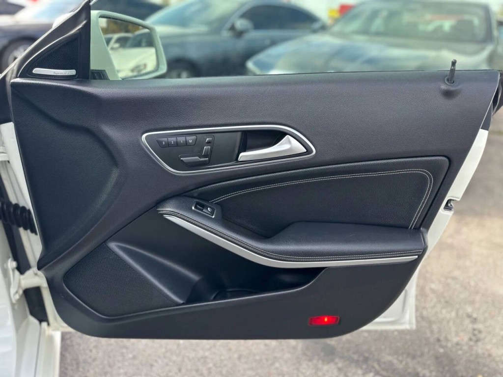 2014 Mercedes-Benz CLA-Class Image 22