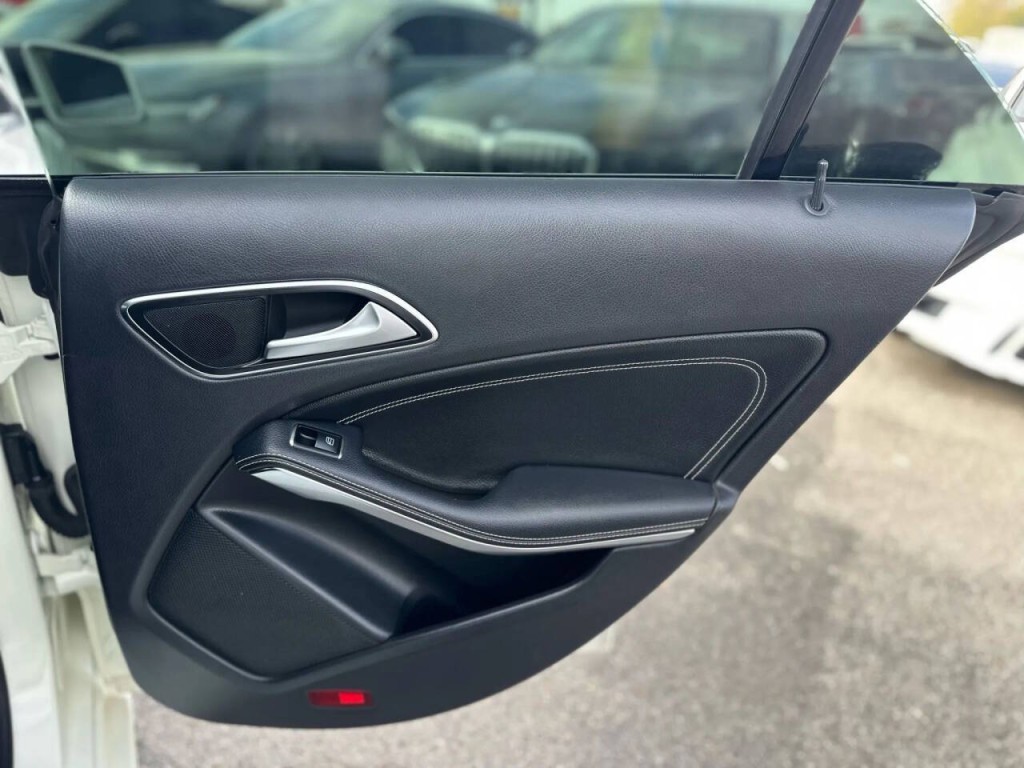 2014 Mercedes-Benz CLA-Class Image 23