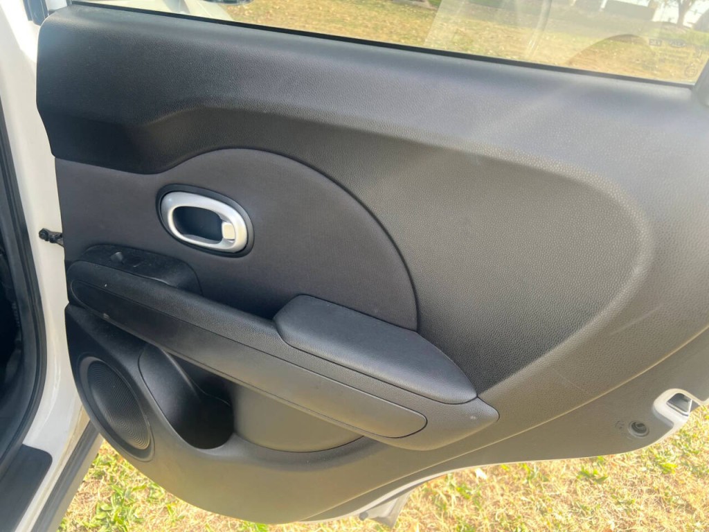 2014 Kia Soul Image 16