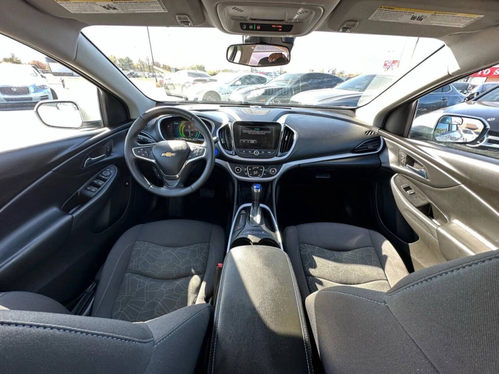 2017 Chevrolet Volt Image 11