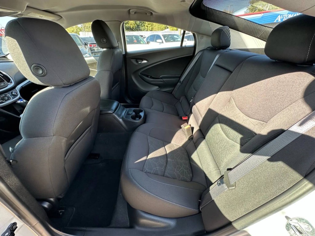 2017 Chevrolet Volt Image 17