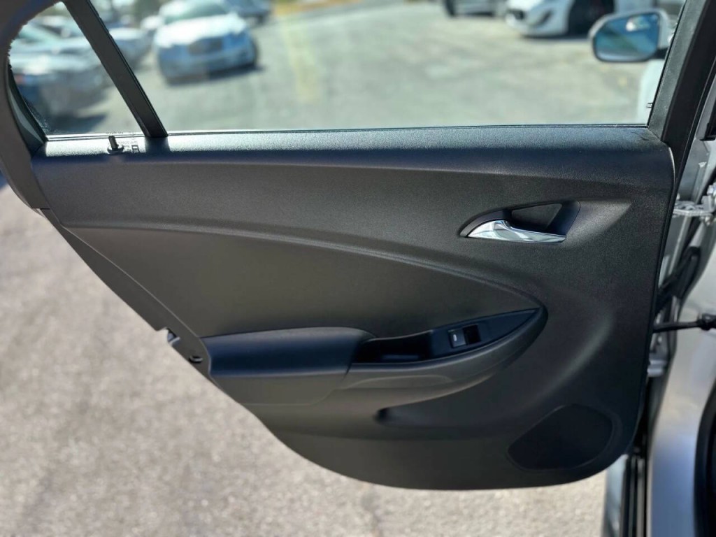 2017 Chevrolet Volt Image 21