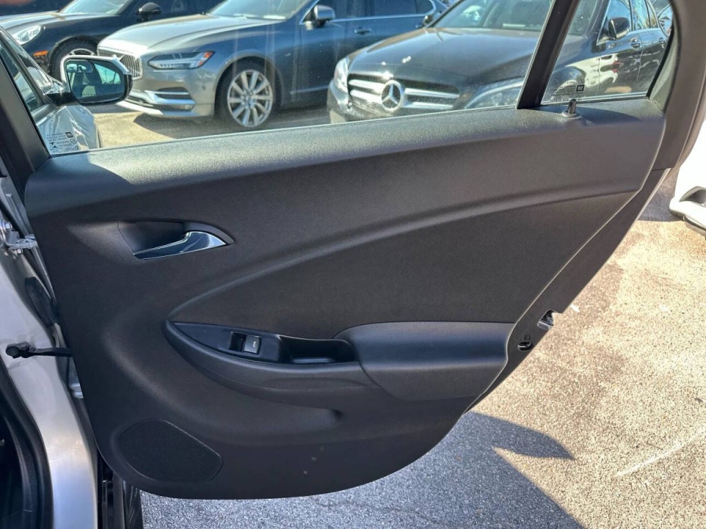 2017 Chevrolet Volt Image 23