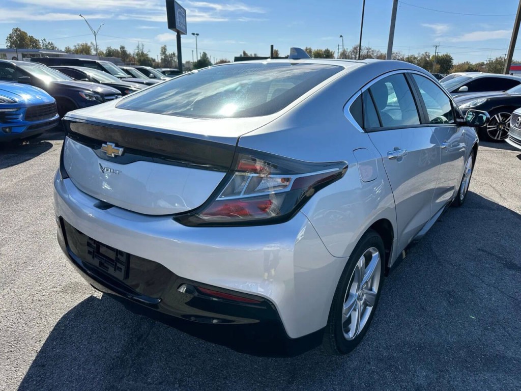 2017 Chevrolet Volt Image 32