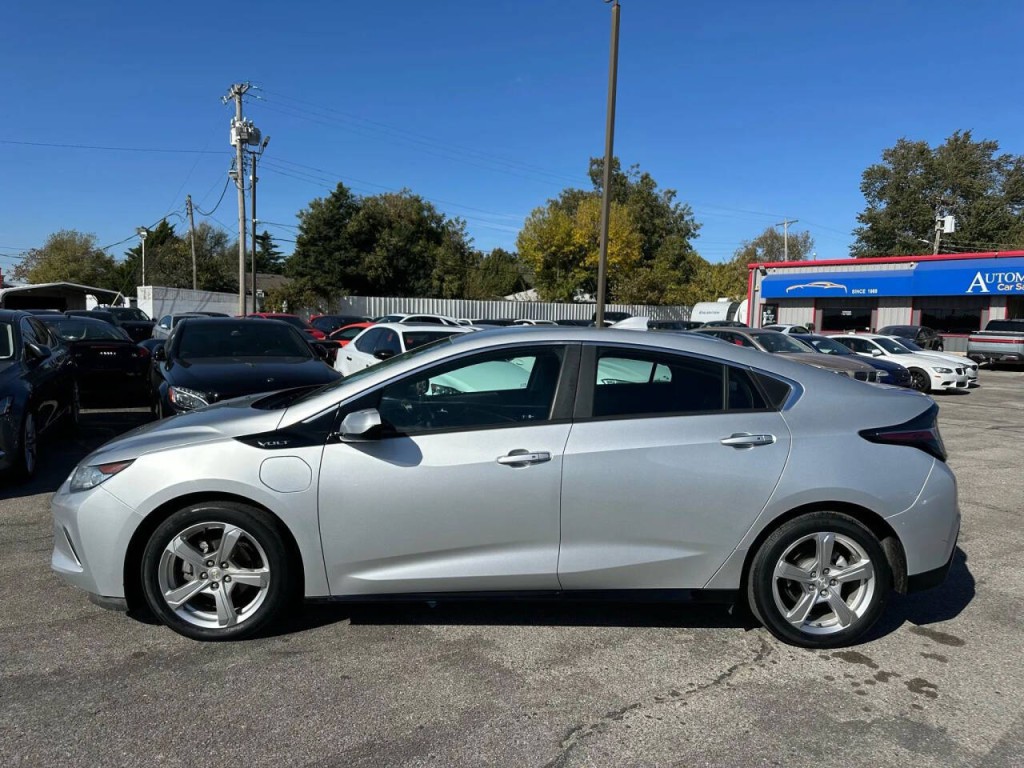 2017 Chevrolet Volt Image 35