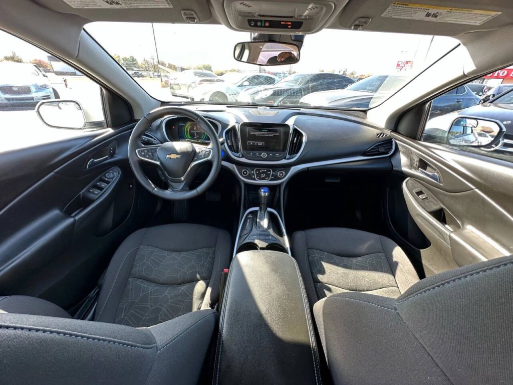 2017 Chevrolet Volt Image 2