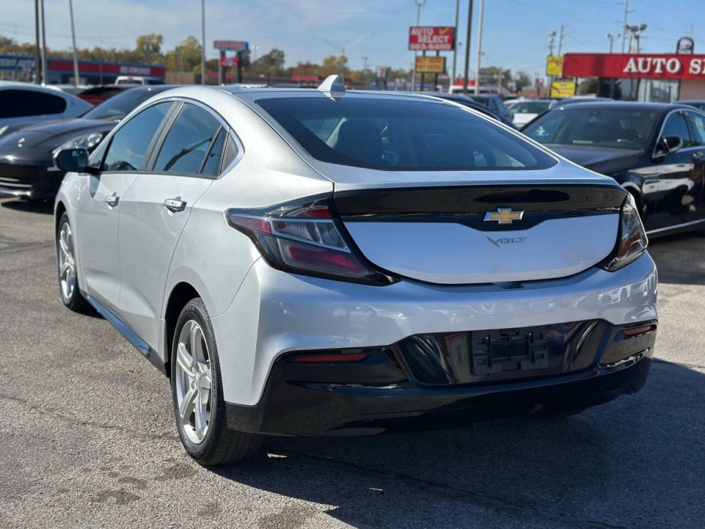 2017 Chevrolet Volt Image 8