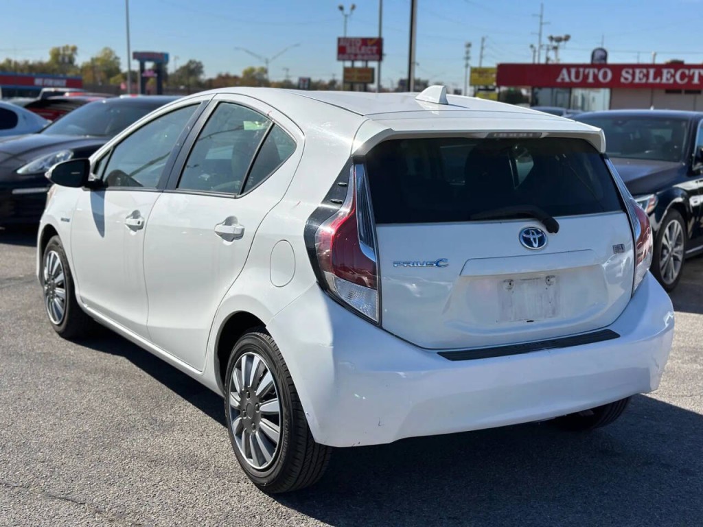 2016 Toyota Prius Image 8