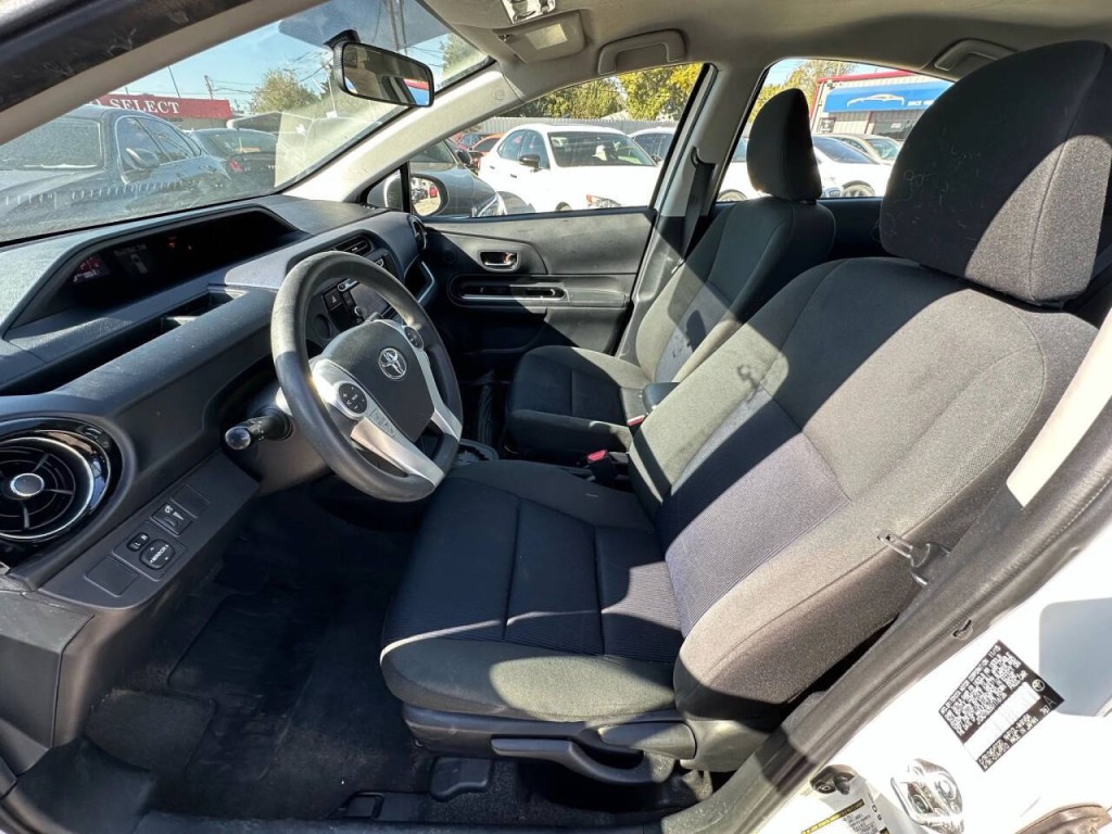 2016 Toyota Prius Image 10