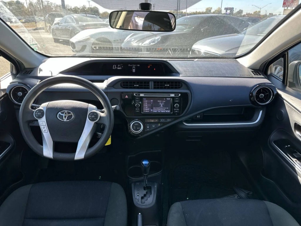 2016 Toyota Prius Image 12