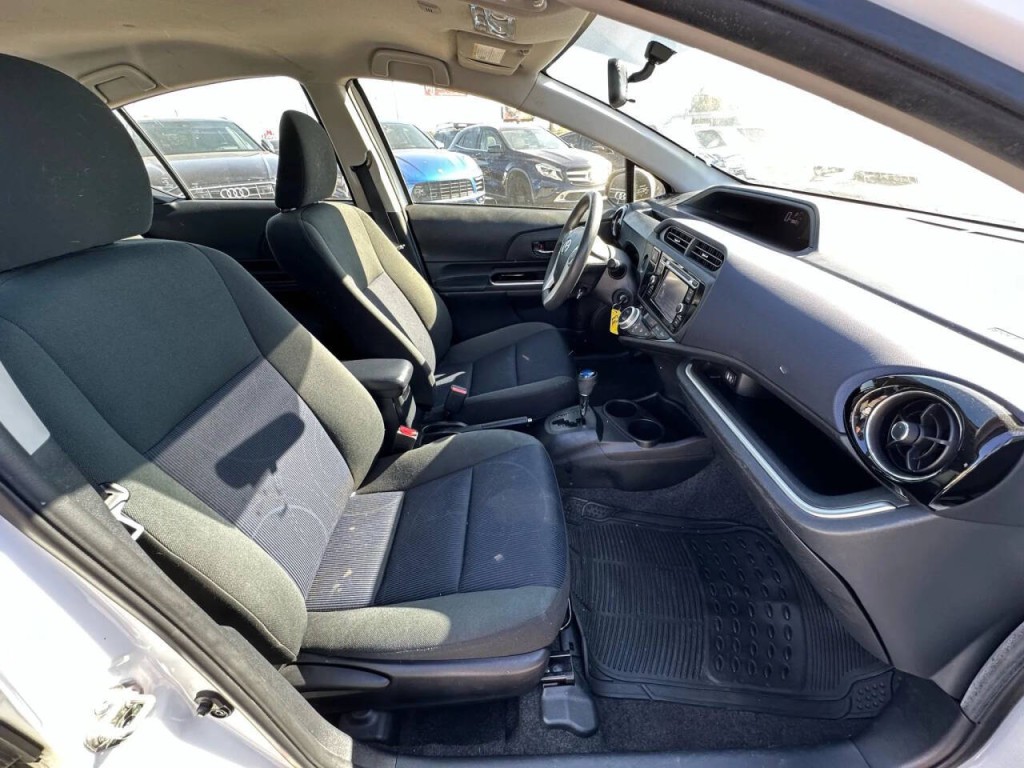 2016 Toyota Prius Image 13