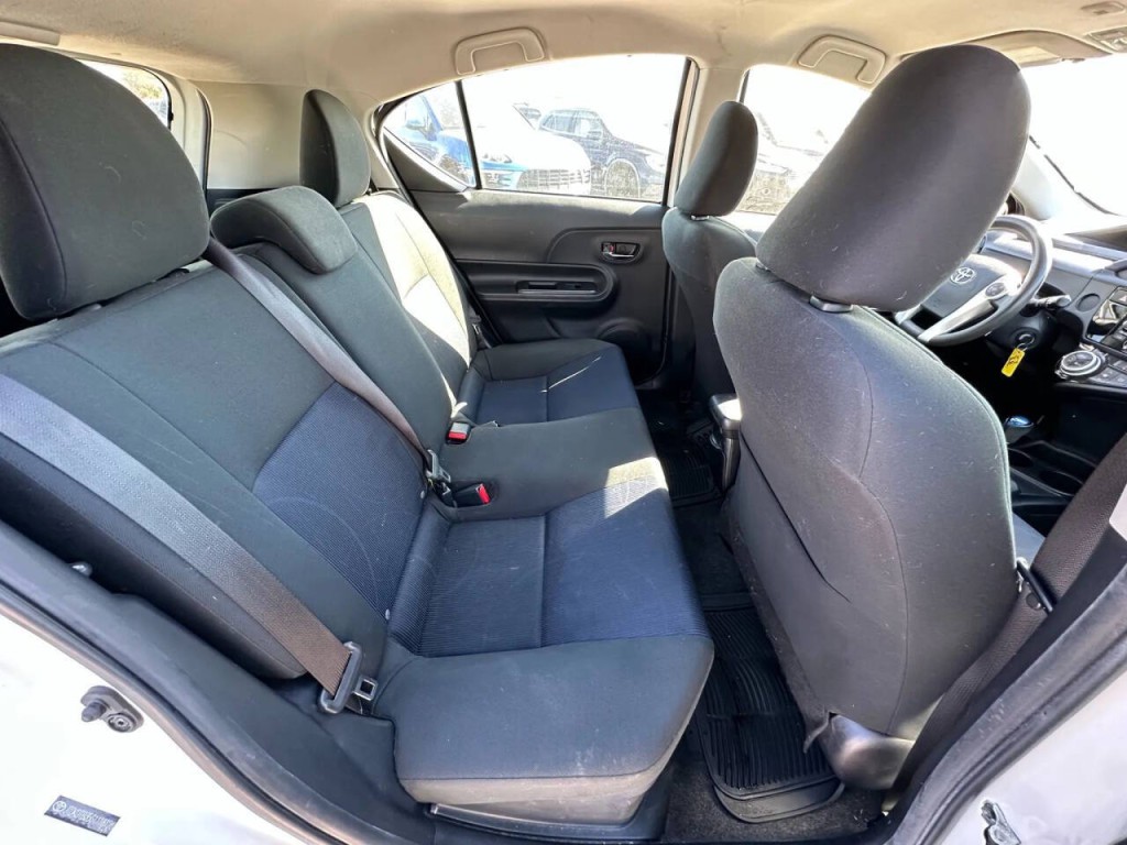 2016 Toyota Prius Image 14