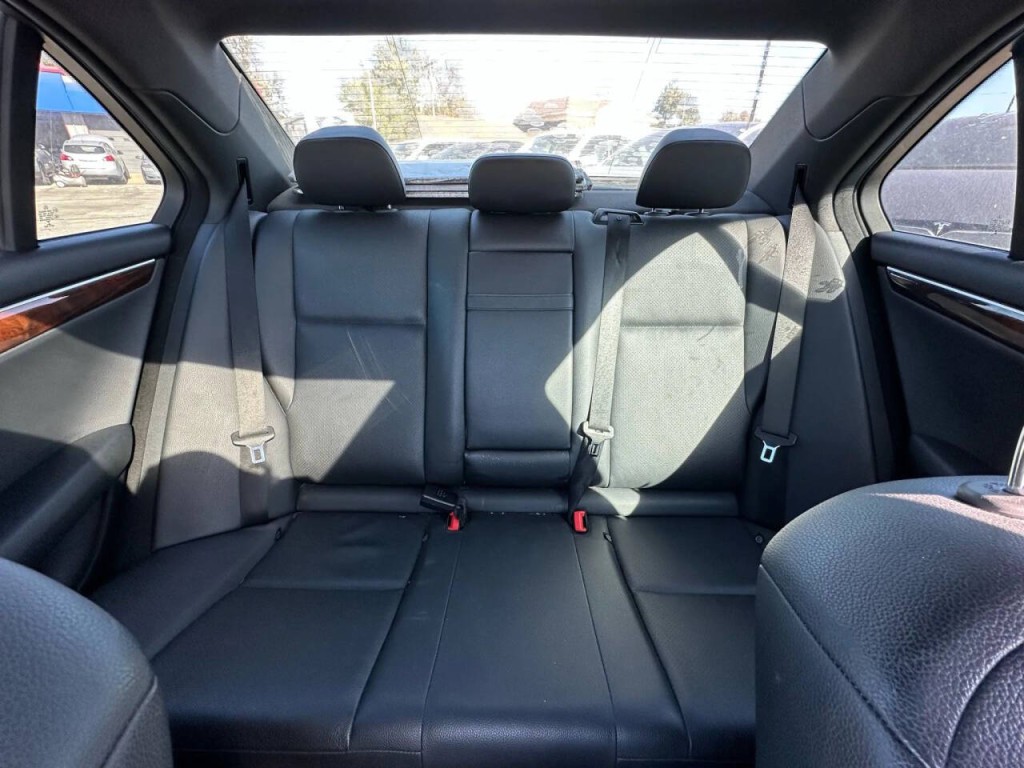 2014 Mercedes-Benz C-Class Image 16