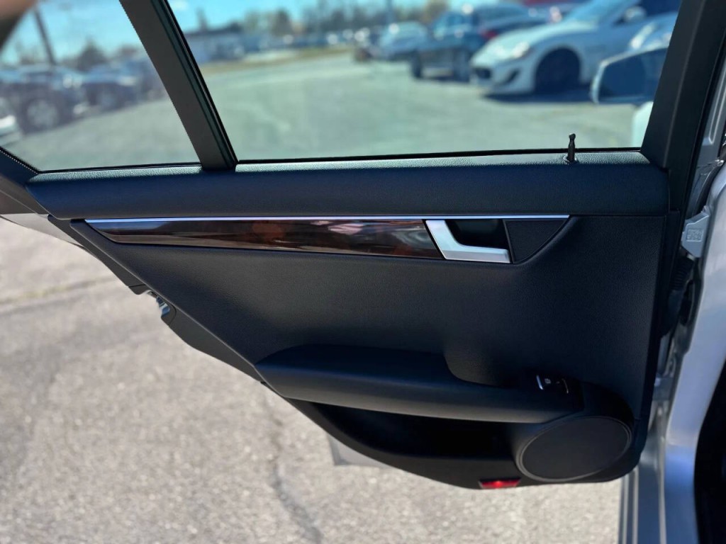 2014 Mercedes-Benz C-Class Image 21