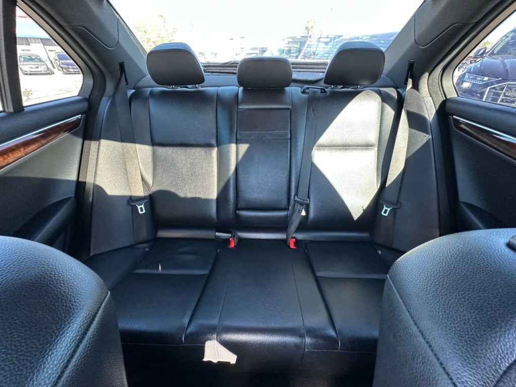 2014 Mercedes-Benz C-Class Image 16