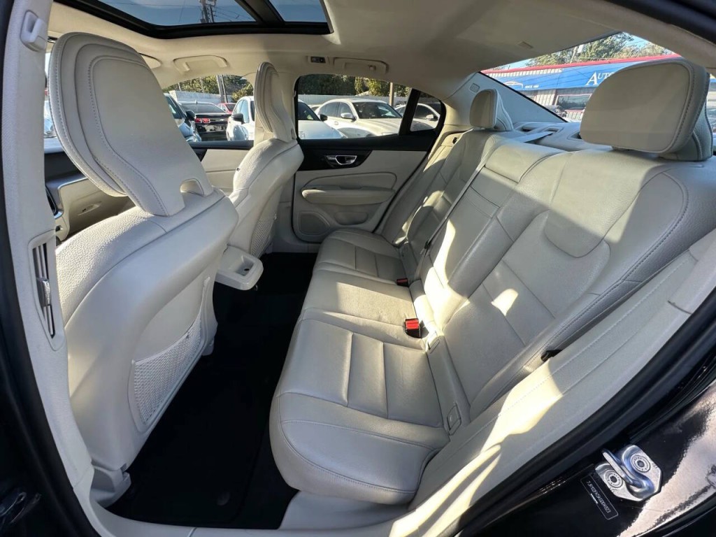 2019 Volvo S60 Image 17