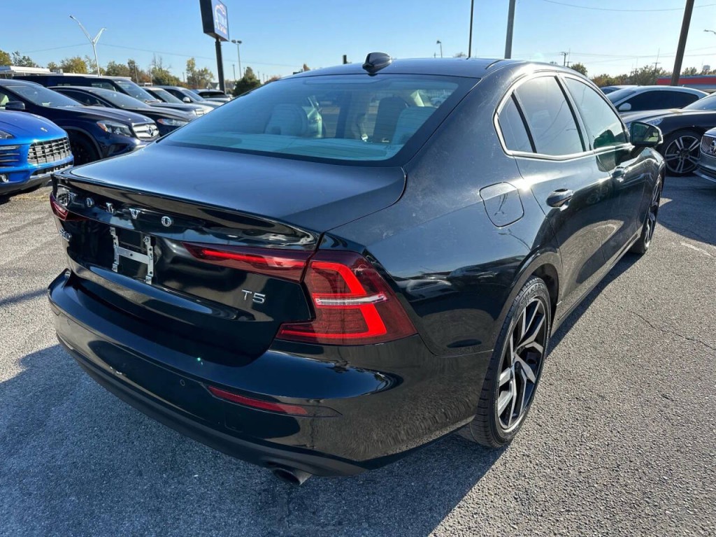 2019 Volvo S60 Image 32