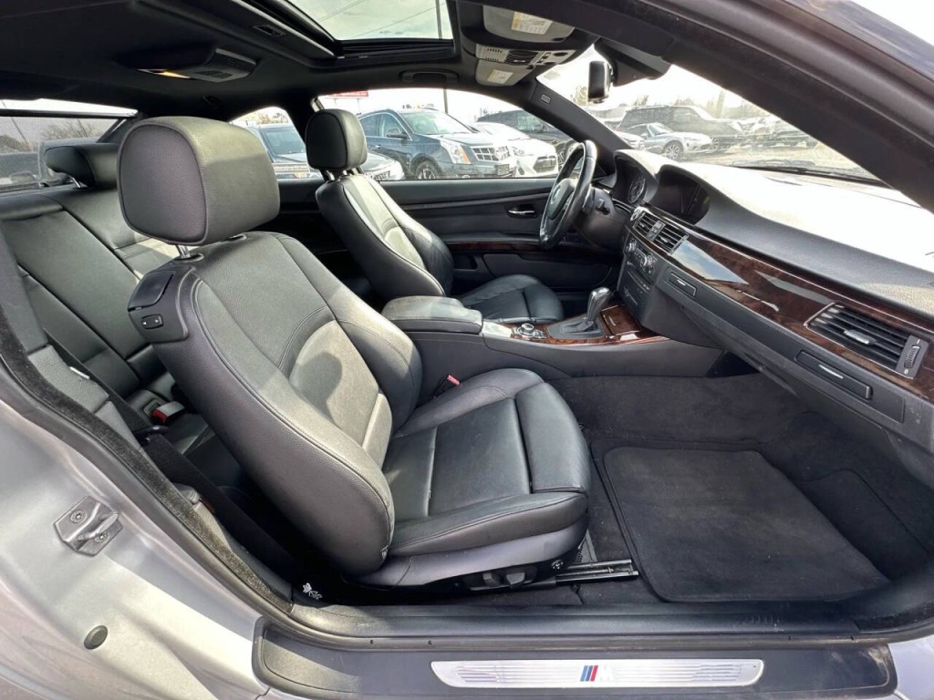 2013 BMW 3 Series Image 10