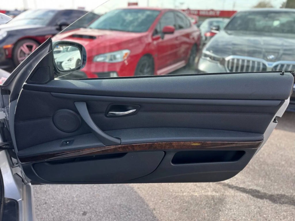 2013 BMW 3 Series Image 16