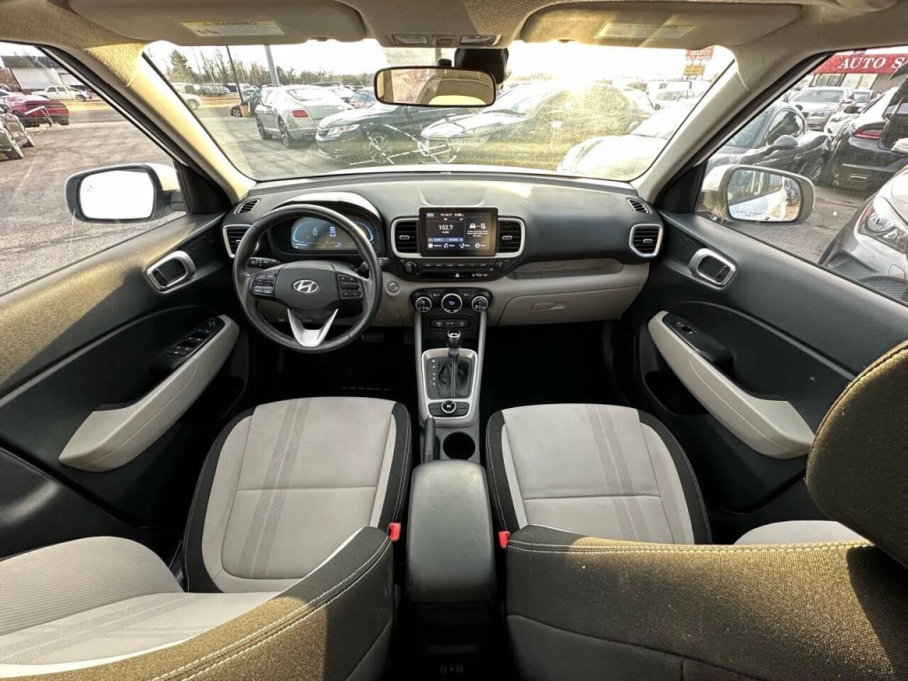 2024 Hyundai Venue Image 2
