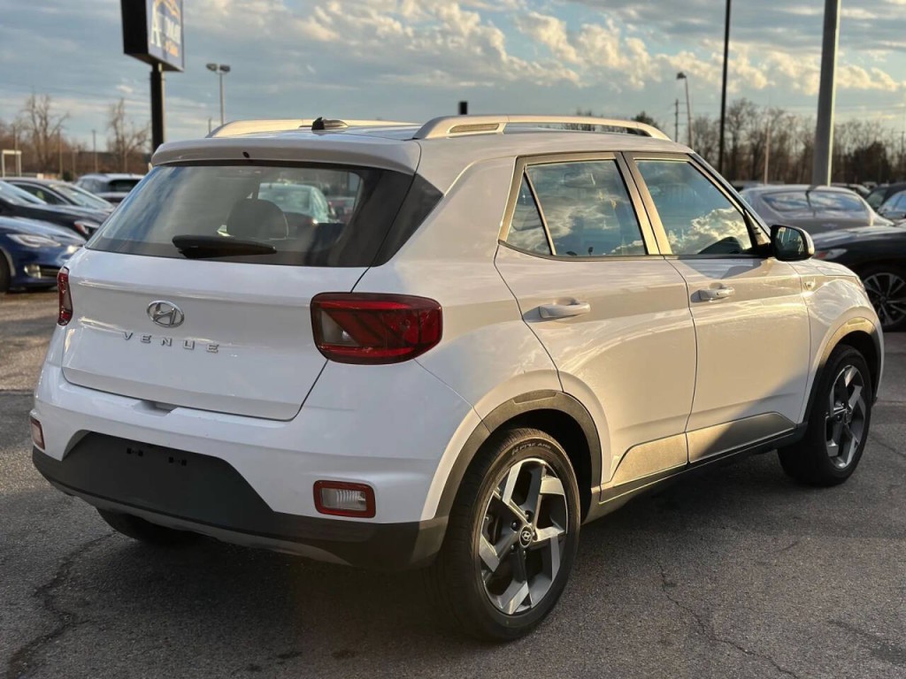 2024 Hyundai Venue Image 6