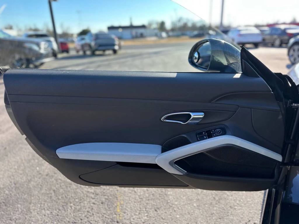 2014 Porsche Cayman Image 17