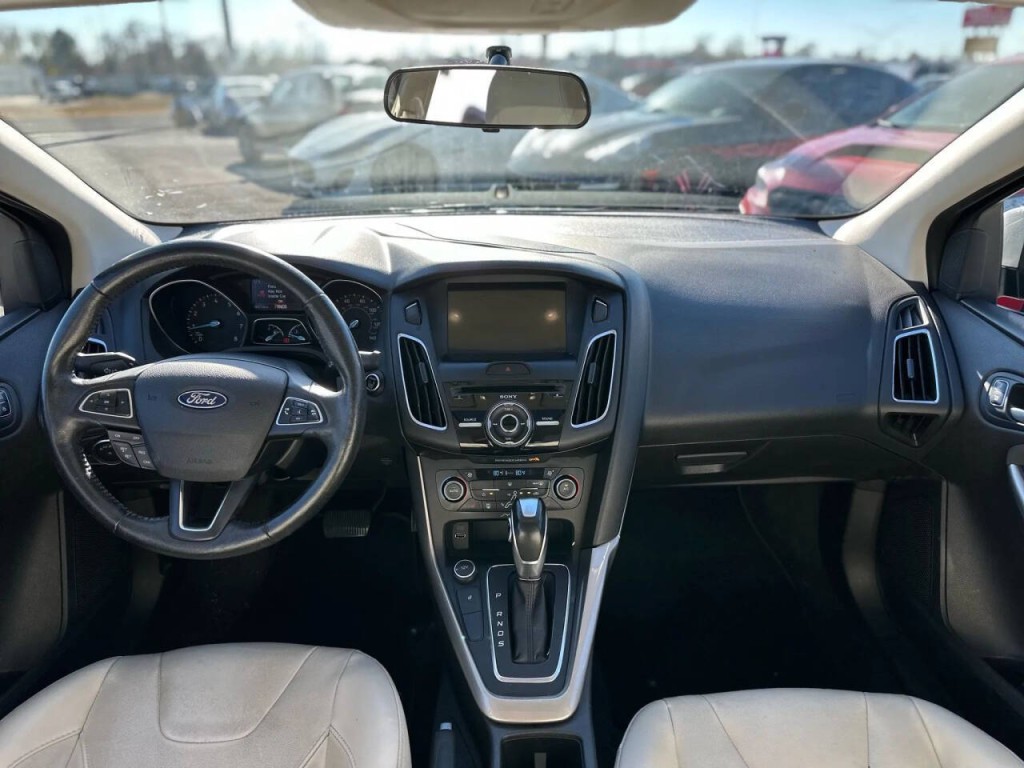 2017 Ford Focus Image 12