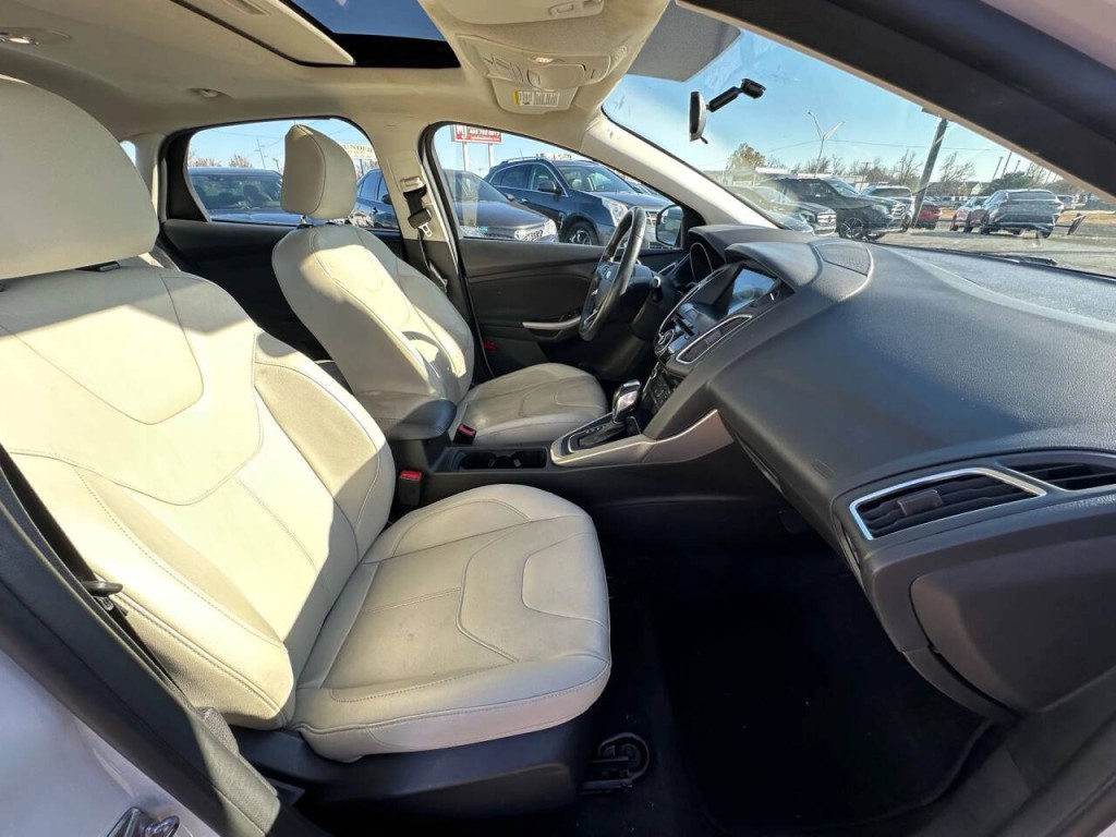 2017 Ford Focus Image 13