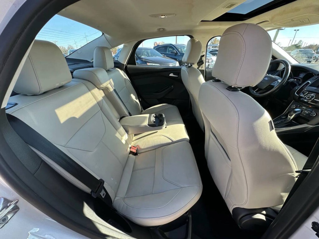 2017 Ford Focus Image 14