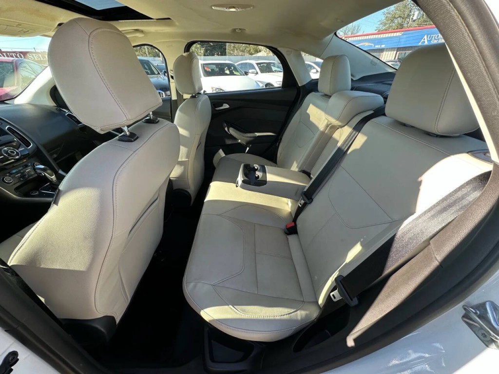 2017 Ford Focus Image 17