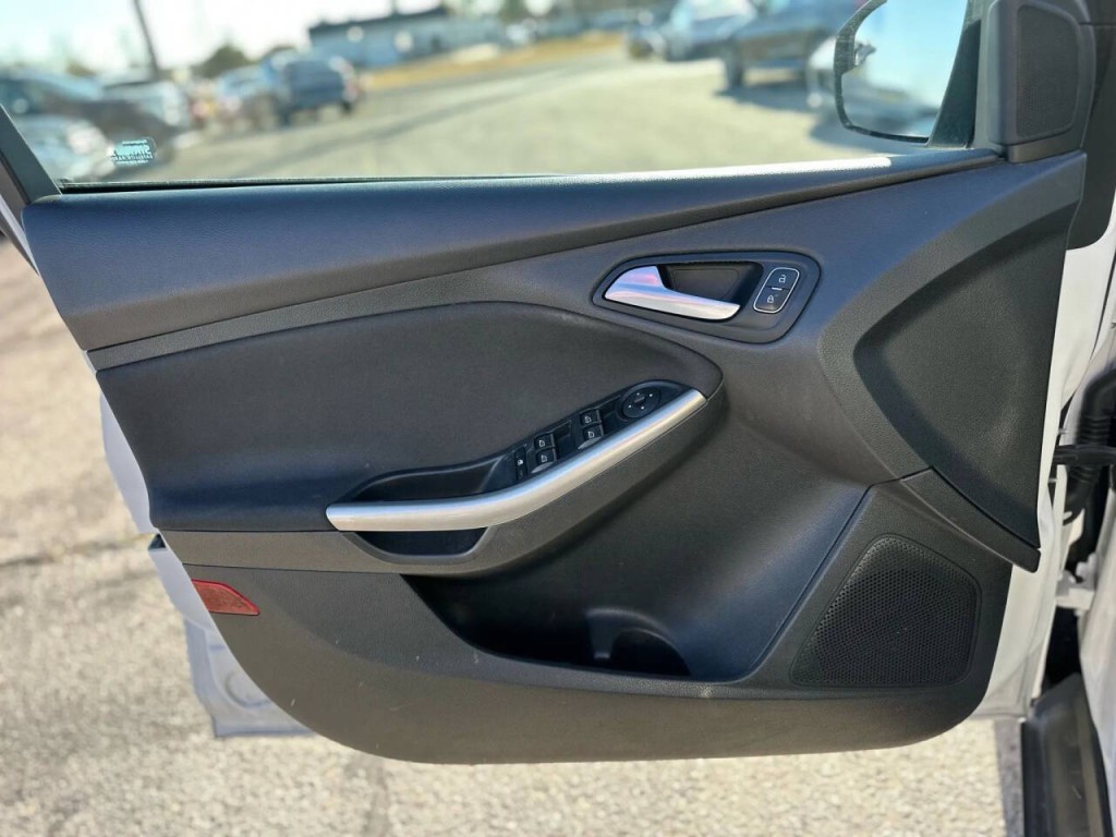 2017 Ford Focus Image 19