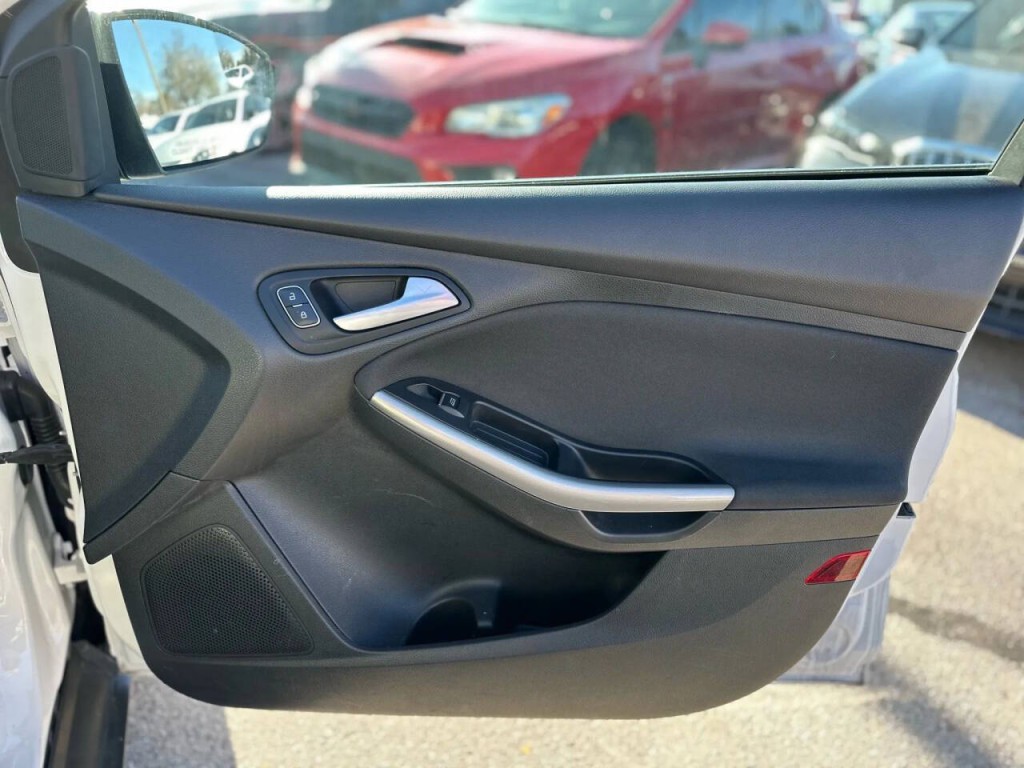 2017 Ford Focus Image 21