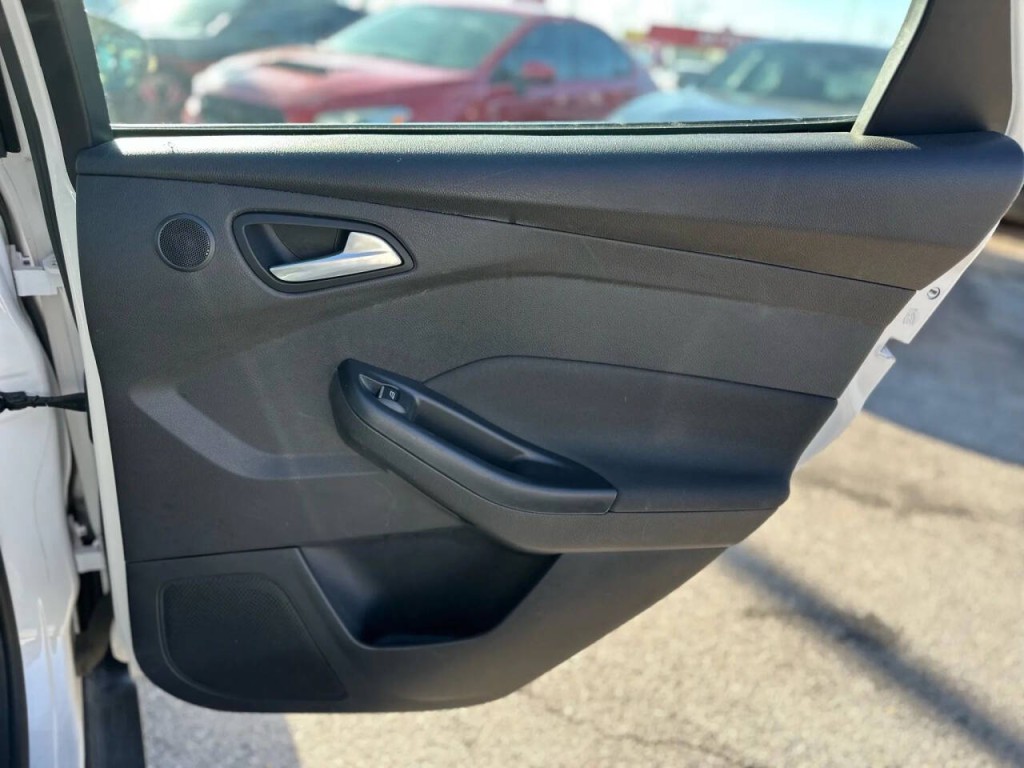 2017 Ford Focus Image 22