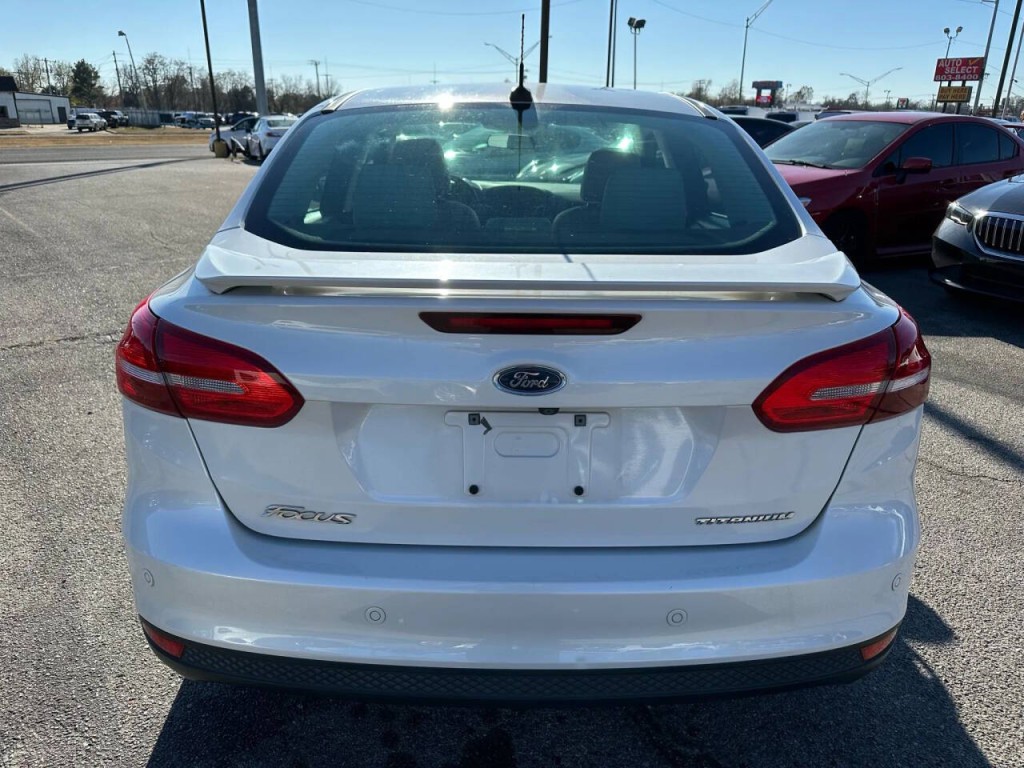 2017 Ford Focus Image 32