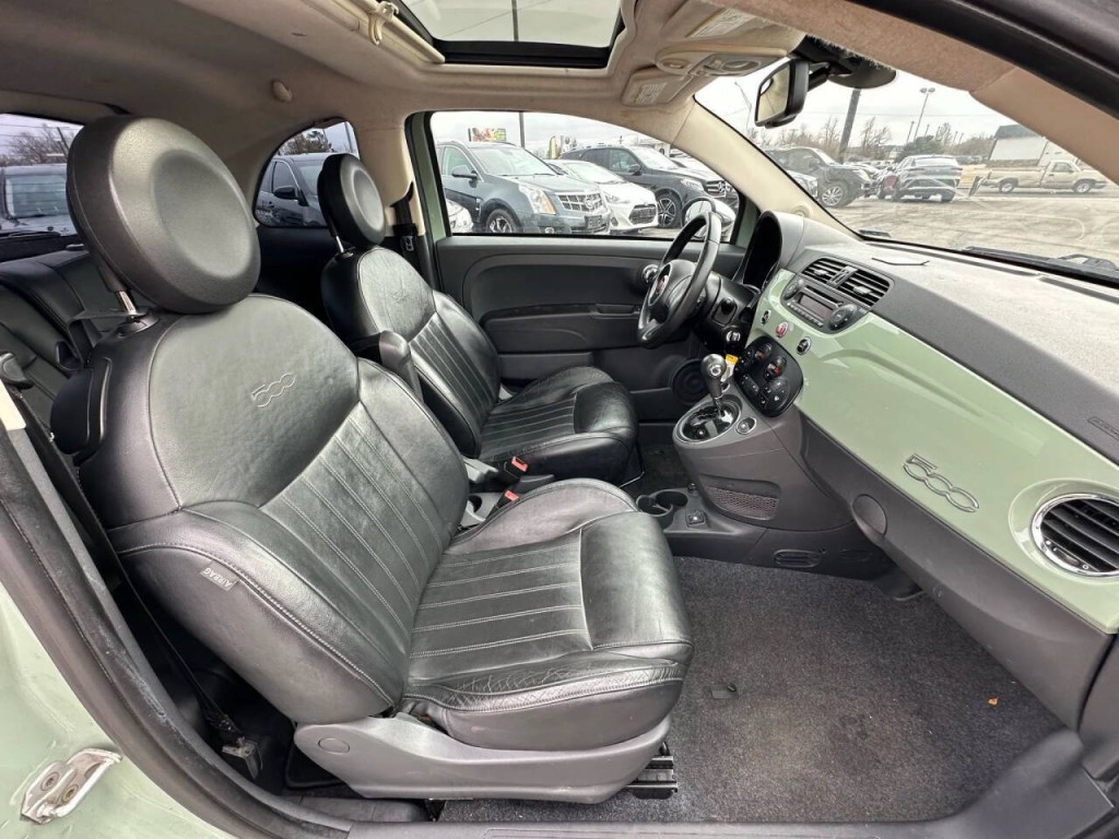 2015 FIAT 500 Image 13