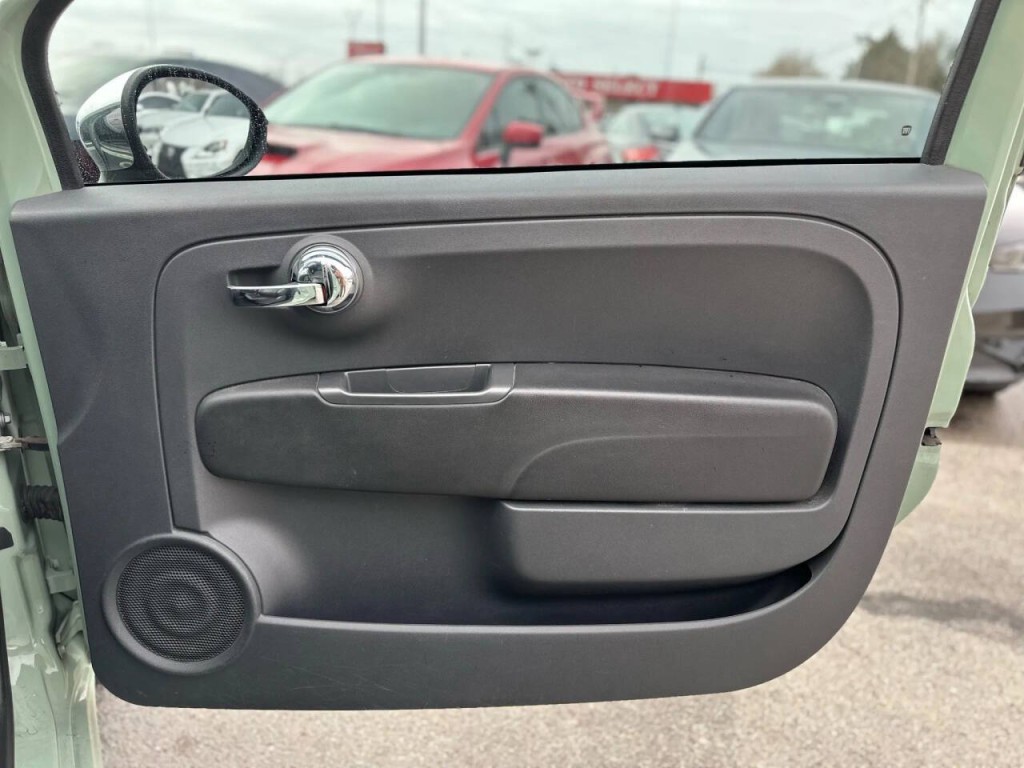 2015 FIAT 500 Image 18