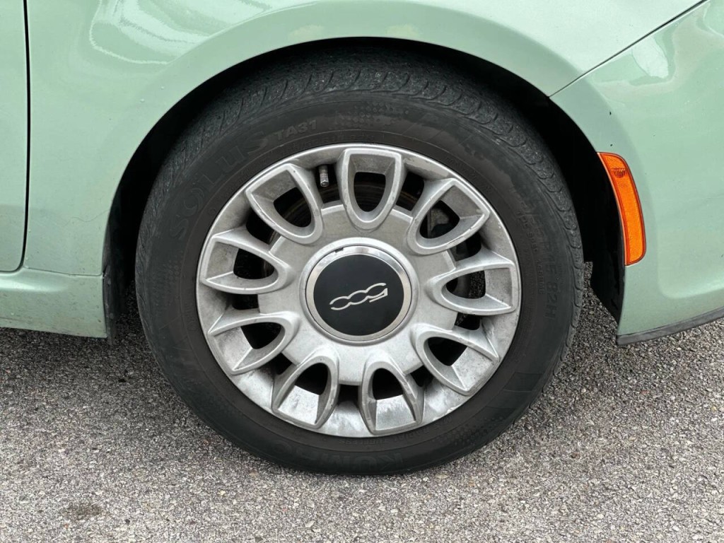 2015 FIAT 500 Image 19