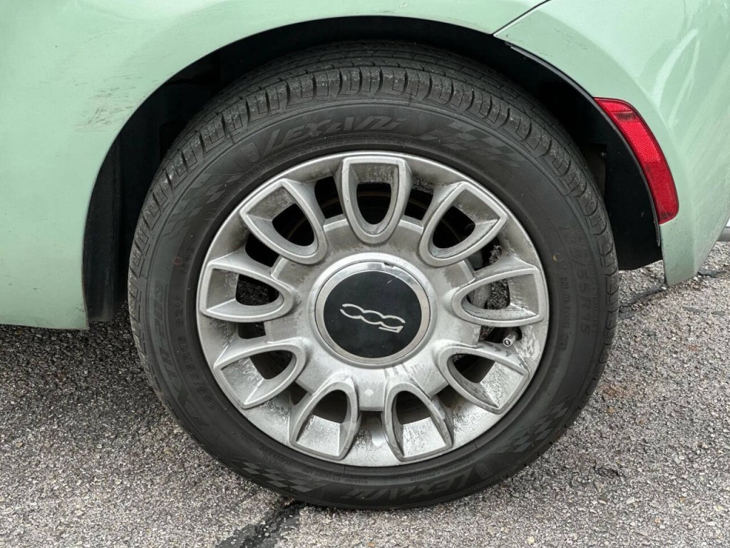 2015 FIAT 500 Image 21