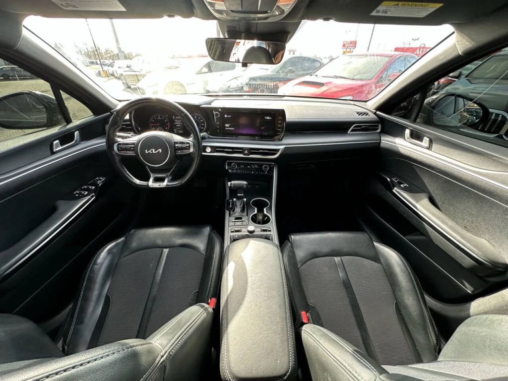 2022 Kia K5 Image 2