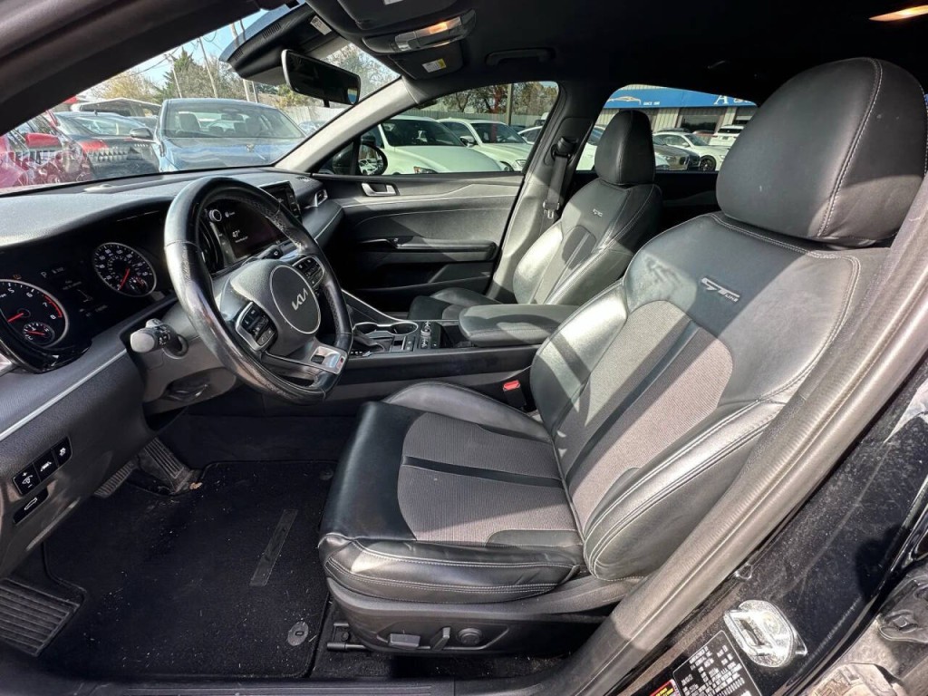 2022 Kia K5 Image 10
