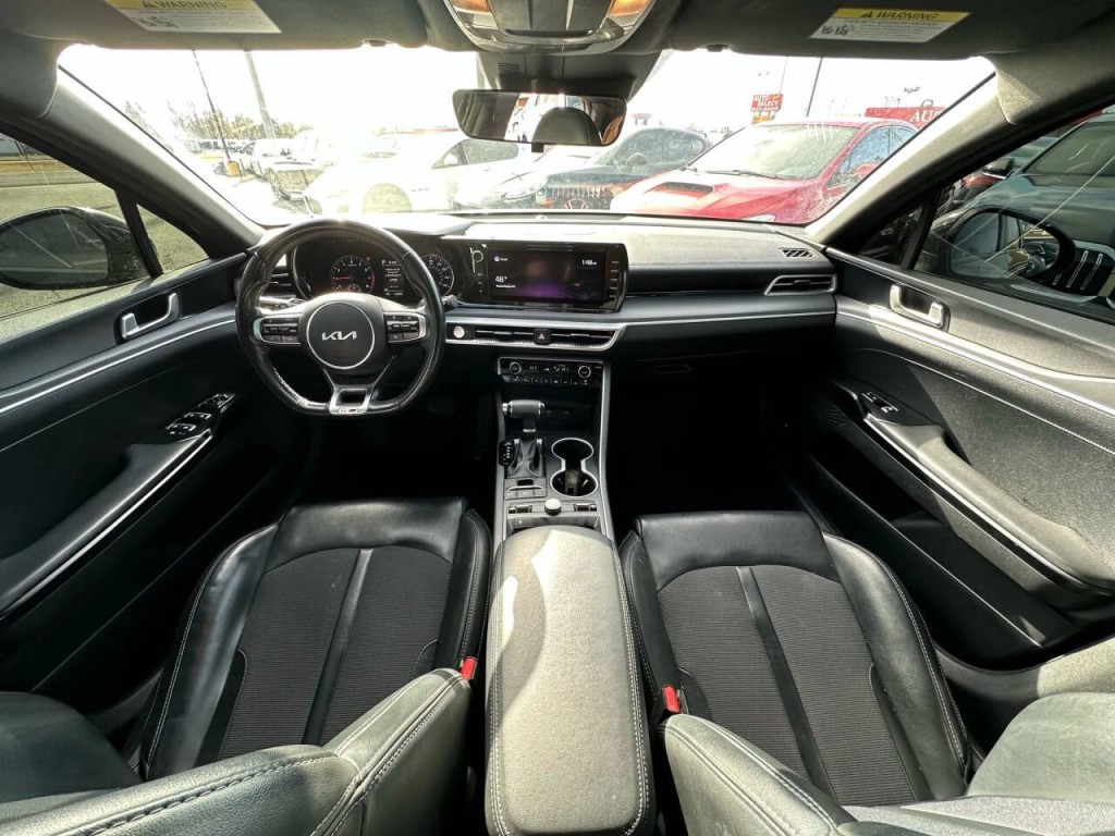 2022 Kia K5 Image 11