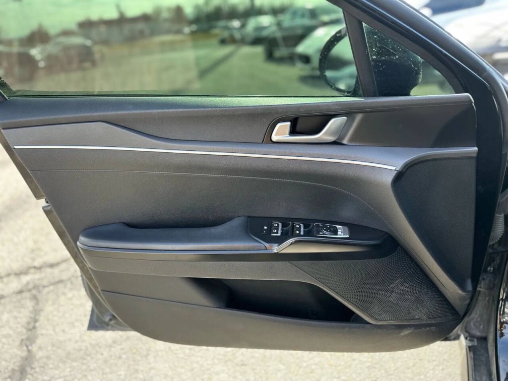 2022 Kia K5 Image 18