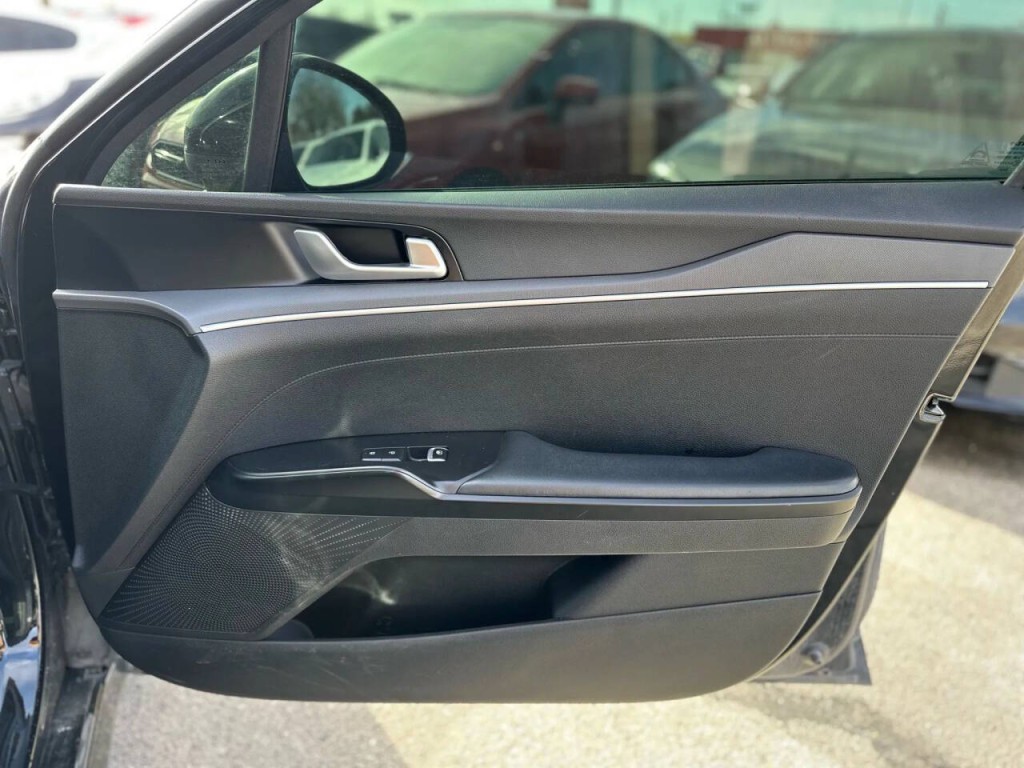 2022 Kia K5 Image 20