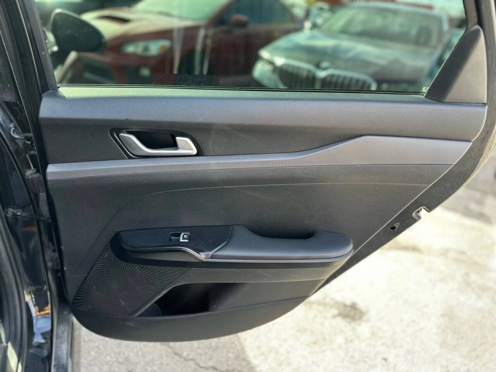 2022 Kia K5 Image 21