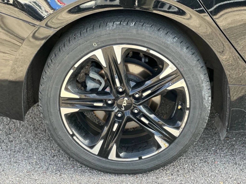 2022 Kia K5 Image 24