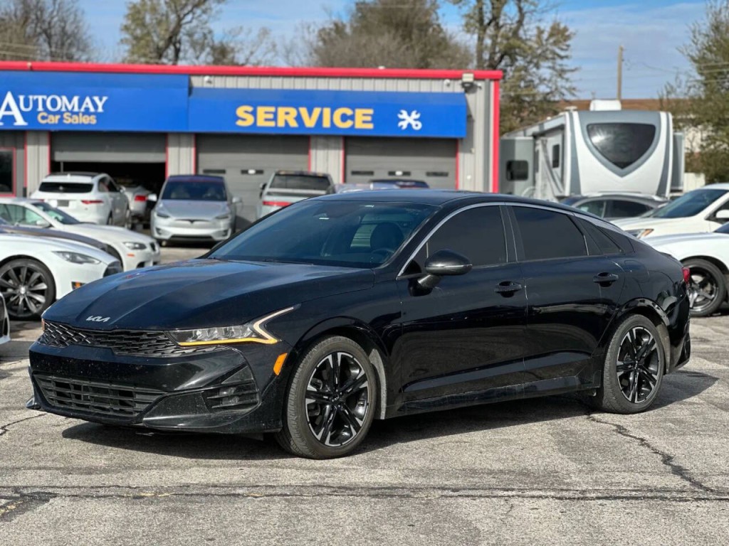 2022 Kia K5 Image 1