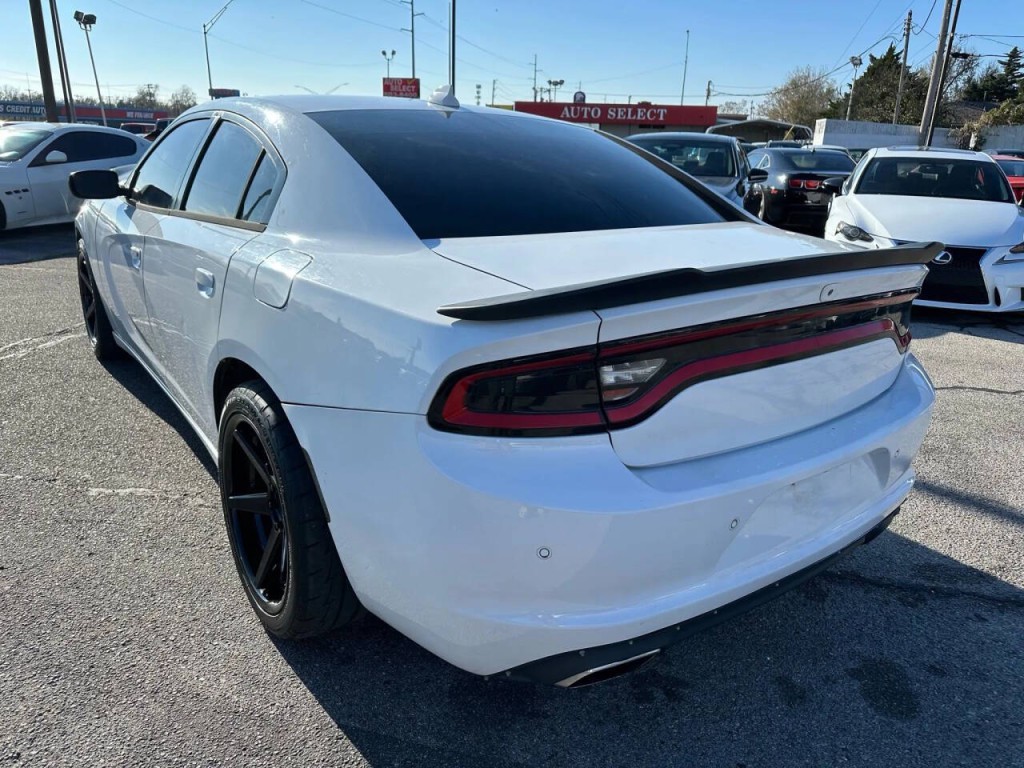 2015 Dodge Charger Image 32