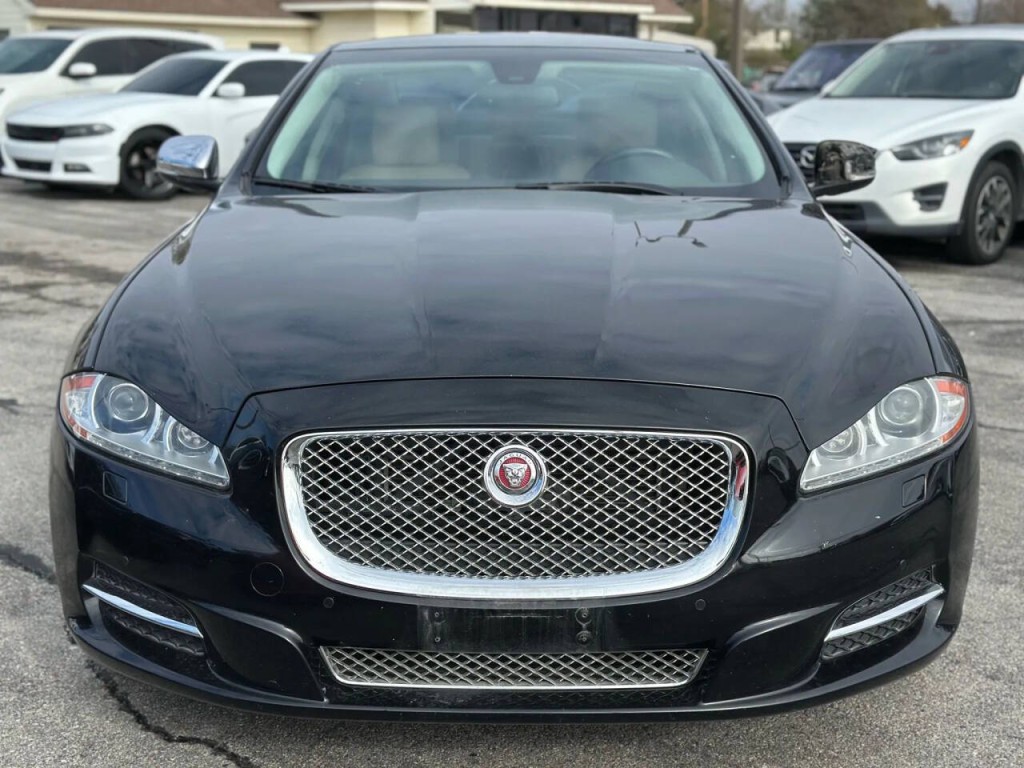 2013 Jaguar XJ Image 3