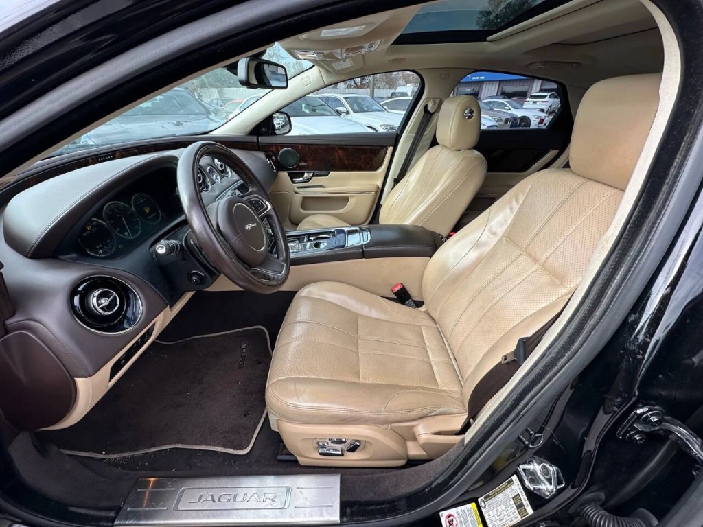 2013 Jaguar XJ Image 10